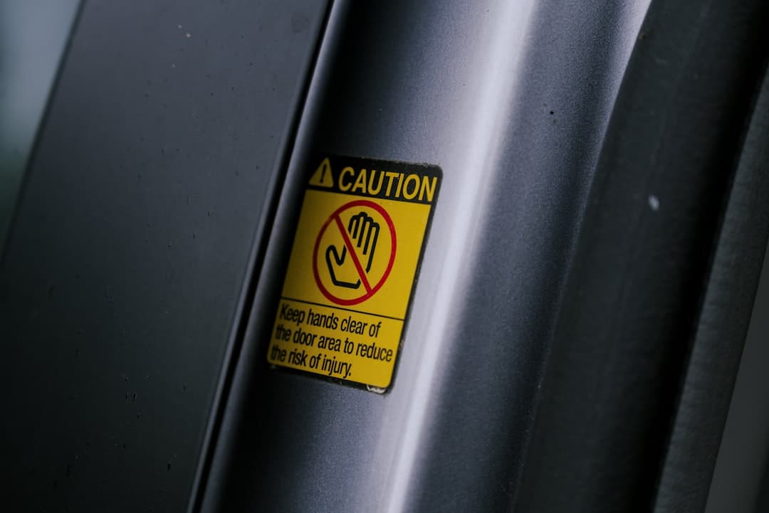 Warning sign alerting Florida homeowners about common foreclosure rescue scams